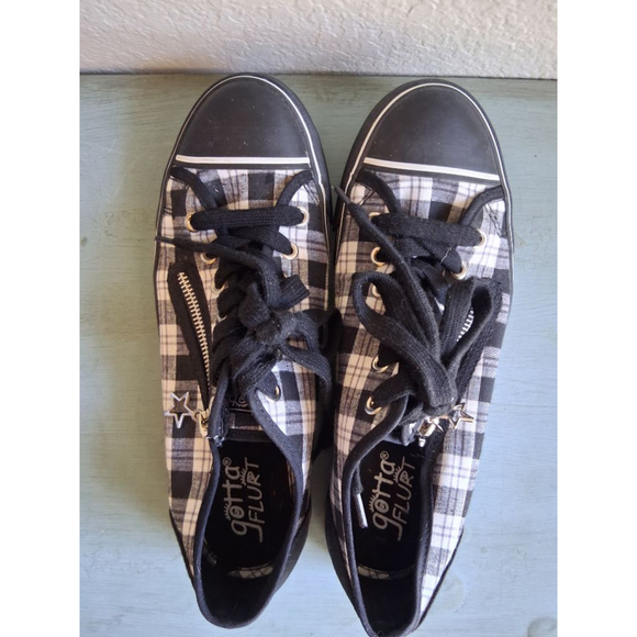 Women's Gotta Flurt Plaid Lenwood Sneakers 8.5 Black & White EUC - Picture 5 of 11